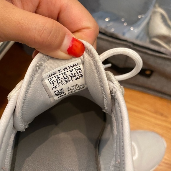 Adidas women shoes - Picture 3 of 4